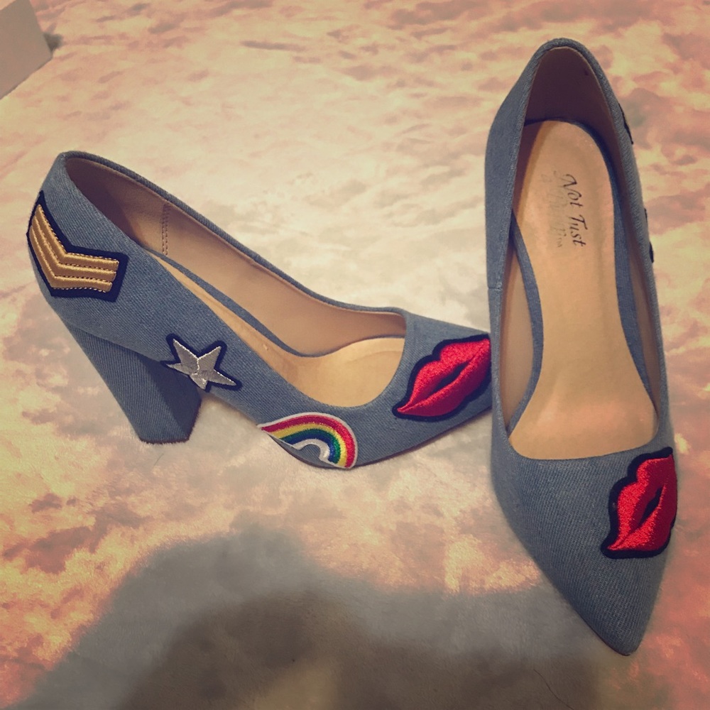 Cute denim heels.